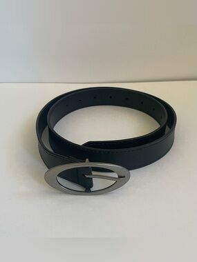 Valija Classic Black Leather Belt with Oval Silver Buckle